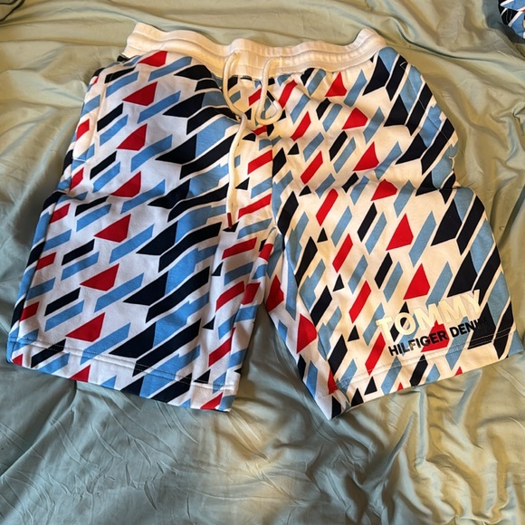 Tommy Hilfiger matching hoodie and shorts brand new , hard to find ! - Picture 7 of 11